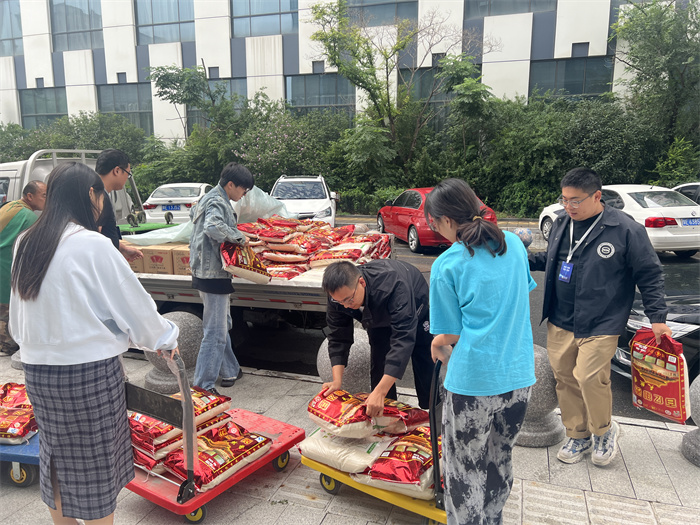 GNEE Company is preparing the benefits of "Mid-Autumn Festival", a traditional Chinese festival, for its employees on September 25